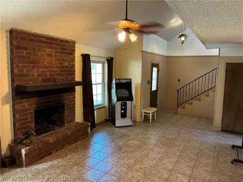 Living - 508 M St, Barling, AR 72923 photo 1 of 4