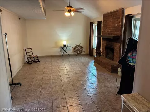 Living - 508 M St, Barling, AR 72923 photo 3 of 4