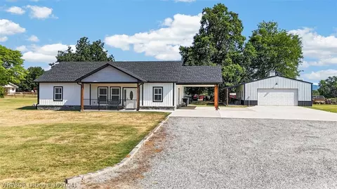 105 Rock Creek Dr, Wister, OK 74966