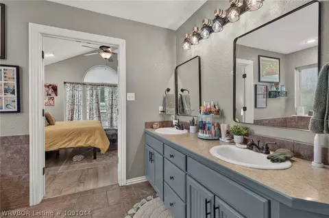 Bath - 513 Stone Mountain Loop, Alma, AR 72921 photo 1 of 2