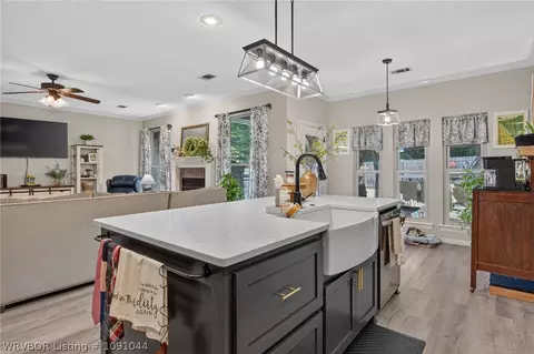 Kitchen - 513 Stone Mountain Loop, Alma, AR 72921 photo 3 of 4