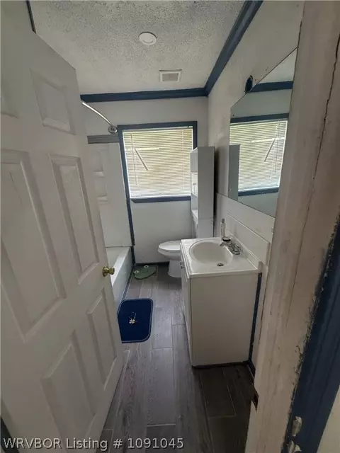 Bath - 3801 Marshall Dr, Fort Smith, AR 72904 photo 1 of 3