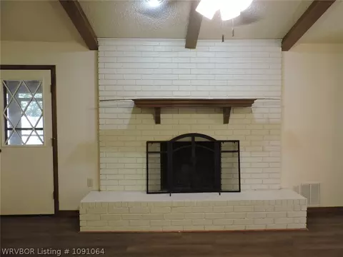 Living - 8617 Meadow Dr, Fort Smith, AR 72908 photo 2 of 8