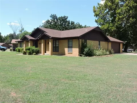 Exterior - 8617 Meadow Dr, Fort Smith, AR 72908 photo 11 of 15