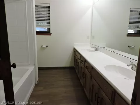 Bath - 8617 Meadow Dr, Fort Smith, AR 72908 photo 1 of 7
