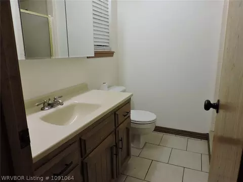 Bath - 8617 Meadow Dr, Fort Smith, AR 72908 photo 3 of 7