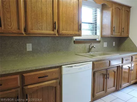 Kitchen - 8617 Meadow Dr, Fort Smith, AR 72908 photo 4 of 5