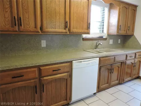 Kitchen - 8617 Meadow Dr, Fort Smith, AR 72908 photo 2 of 5
