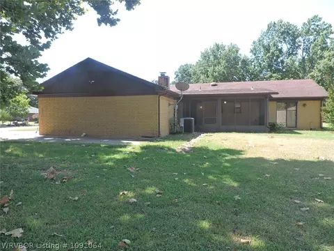 Exterior - 8617 Meadow Dr, Fort Smith, AR 72908 photo 14 of 15