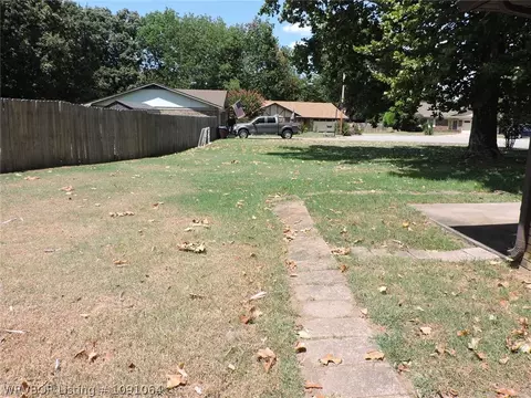 Exterior - 8617 Meadow Dr, Fort Smith, AR 72908 photo 8 of 15