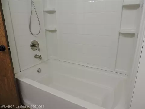 Bath - 8617 Meadow Dr, Fort Smith, AR 72908 photo 2 of 7