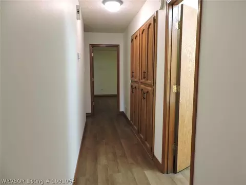 Entry Way - 8617 Meadow Dr, Fort Smith, AR 72908 photo 1 of 3
