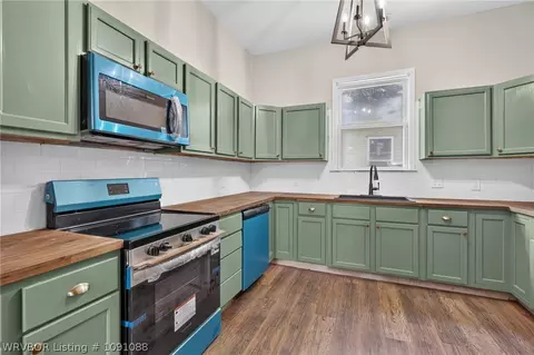 Kitchen - 411 N 21st St, Fort Smith, AR 72901 photo 2 of 3
