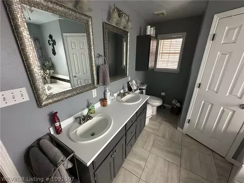 Bath - 719 Norma Ln, Ozark, AR 72949 photo 3 of 8