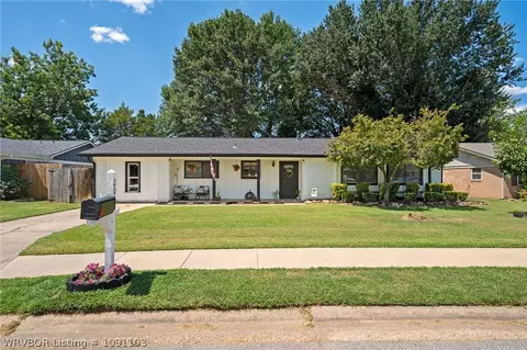 Exterior - 203 Amherst Cir, Fort Smith, AR 72908 photo 2 of 12
