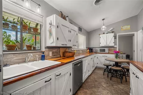 Kitchen - 203 Amherst Cir, Fort Smith, AR 72908 photo 3 of 6