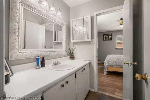 Bath - 203 Amherst Cir, Fort Smith, AR 72908 photo 3 of 5