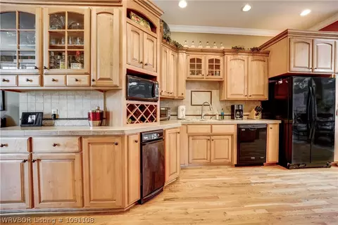 Kitchen - 320 Fine Pl, Alma, AR 72921 photo 1 of 4