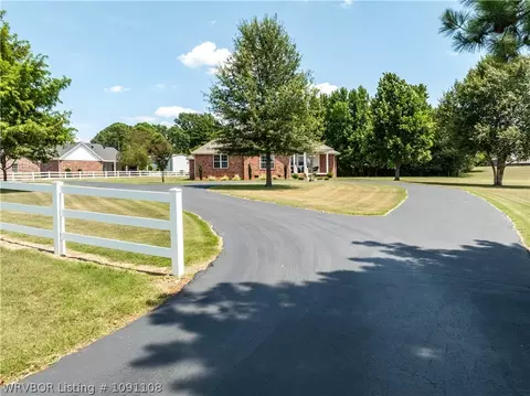 Exterior - 320 Fine Pl, Alma, AR 72921 photo 6 of 8