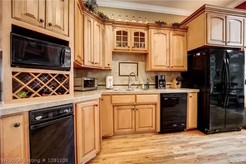 Kitchen - 320 Fine Pl, Alma, AR 72921 photo 2 of 4