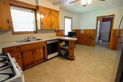 Entry Way - 4816 S 34 St, Fort Smith, AR 72903 photo 1 of 2