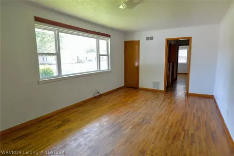 Living - 4816 S 34 St, Fort Smith, AR 72903 photo 2 of 3