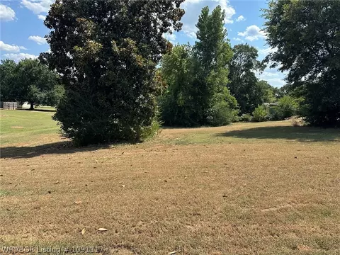 221 3rd St, Mulberry, AR 72947