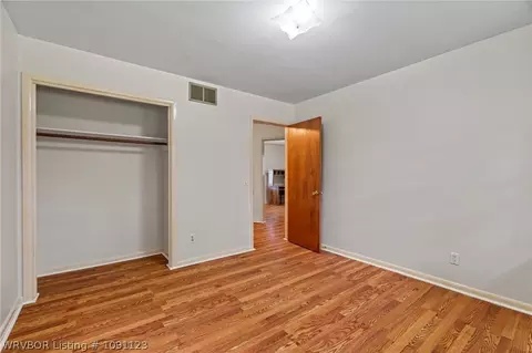 Bedroom - 4416 Royal Oak Dr, Fort Smith, AR 72904 photo 5 of 6