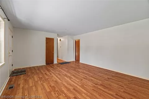 Living - 4416 Royal Oak Dr, Fort Smith, AR 72904 photo 2 of 5