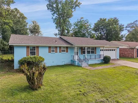Exterior - 4416 Royal Oak Dr, Fort Smith, AR 72904 photo 2 of 7
