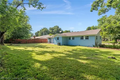 Exterior - 4416 Royal Oak Dr, Fort Smith, AR 72904 photo 4 of 7