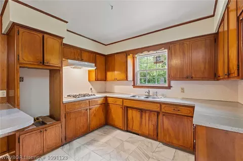 Kitchen - 4416 Royal Oak Dr, Fort Smith, AR 72904 photo 1 of 3