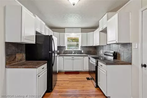 Kitchen - 706 N 46th St, Fort Smith, AR 72903 photo 1 of 2