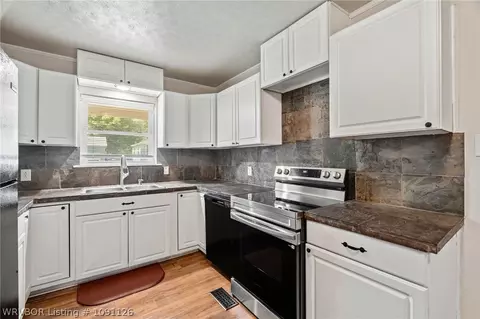 Kitchen - 706 N 46th St, Fort Smith, AR 72903 photo 2 of 2