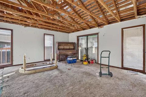 Living - 9324 Jenny Lind Ave, Fort Smith, AR 72903 photo 4 of 4