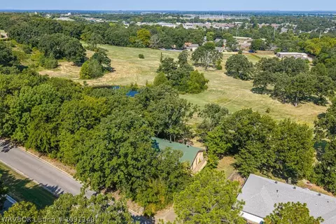 View/Area - 9324 Jenny Lind Ave, Fort Smith, AR 72903 photo 4 of 10