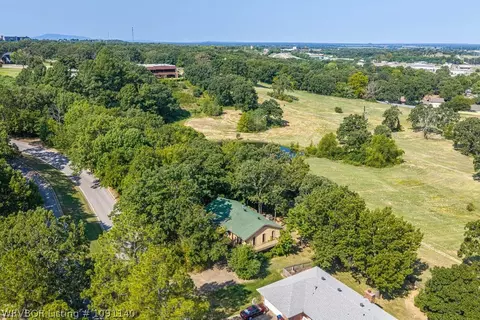 View/Area - 9324 Jenny Lind Ave, Fort Smith, AR 72903 photo 6 of 10