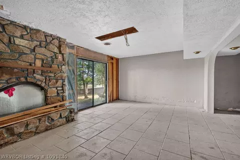 Living - 9324 Jenny Lind Ave, Fort Smith, AR 72903 photo 1 of 4
