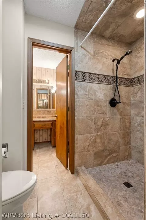 Bath - 1311 Weeks Ln, Fort Smith, AR 72903 photo 3 of 4