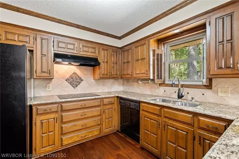 Kitchen - 1311 Weeks Ln, Fort Smith, AR 72903 photo 2 of 2