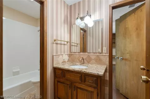 Bath - 1311 Weeks Ln, Fort Smith, AR 72903 photo 1 of 4