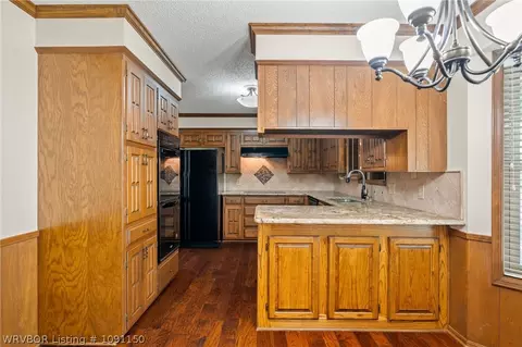 Kitchen - 1311 Weeks Ln, Fort Smith, AR 72903 photo 1 of 2