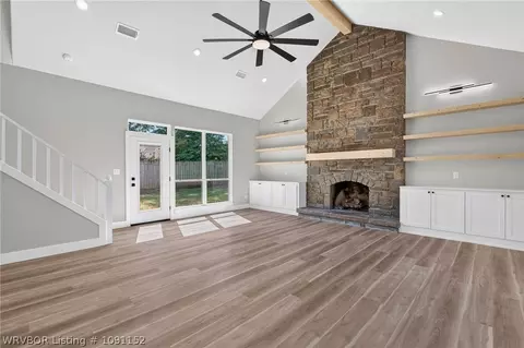 Living - 6700 Eastgate Dr, Fort Smith, AR 72903 photo 7 of 10