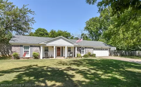 402 Woodland Hills Blvd, Roland, OK 74954
