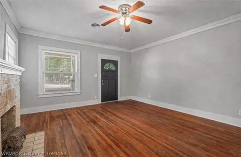 Living - 4800 Park Ave, Fort Smith, AR 72903 photo 2 of 4