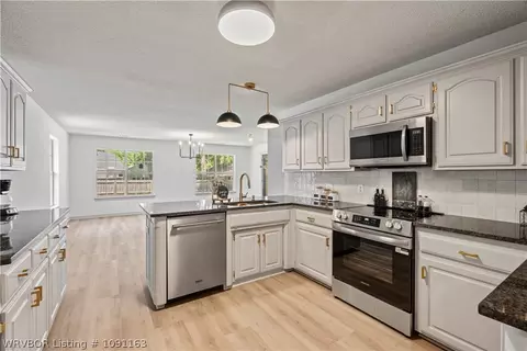 Kitchen - 3209 Fincastle Dr, Fort Smith, AR 72908 photo 3 of 4