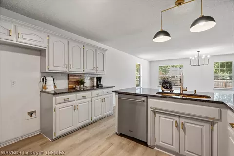 Kitchen - 3209 Fincastle Dr, Fort Smith, AR 72908 photo 4 of 4