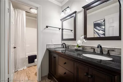 Bath - 3209 Fincastle Dr, Fort Smith, AR 72908 photo 6 of 7