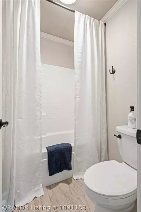 Bath - 3209 Fincastle Dr, Fort Smith, AR 72908 photo 7 of 7