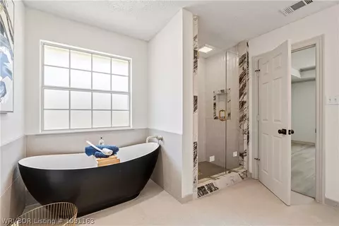 Bath - 3209 Fincastle Dr, Fort Smith, AR 72908 photo 2 of 7